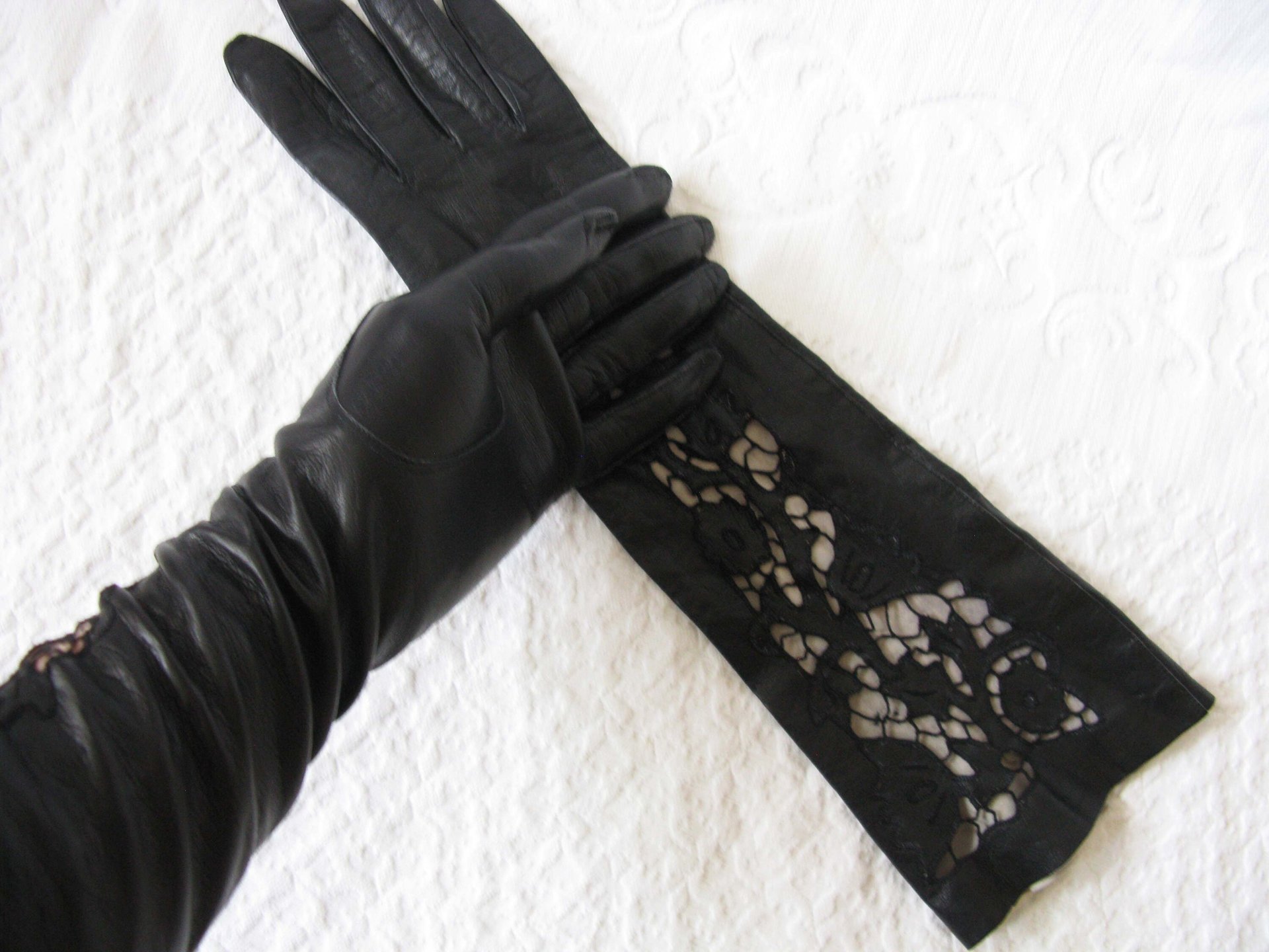 Vintage Gloves Black Sz 6 1/2 Kid Leather Downton Miss Fisher Audrey Hepburn Steampunk Cosplay NOS new old FREE Ship US  WhenRosesBloom