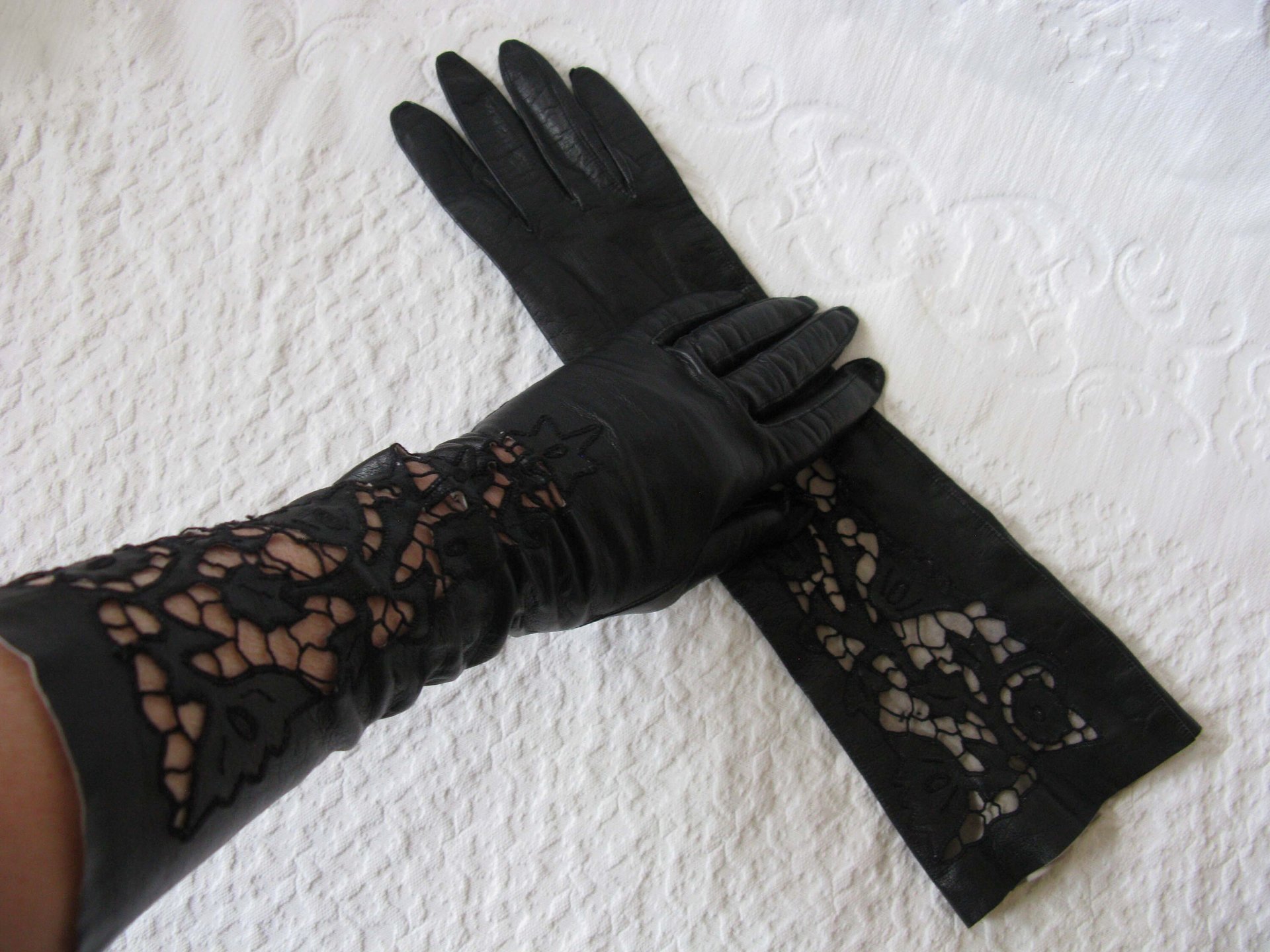 Vintage Gloves Black Sz 6 1/2 Kid Leather Downton Miss Fisher Audrey Hepburn Steampunk Cosplay NOS new old FREE Ship US  WhenRosesBloom