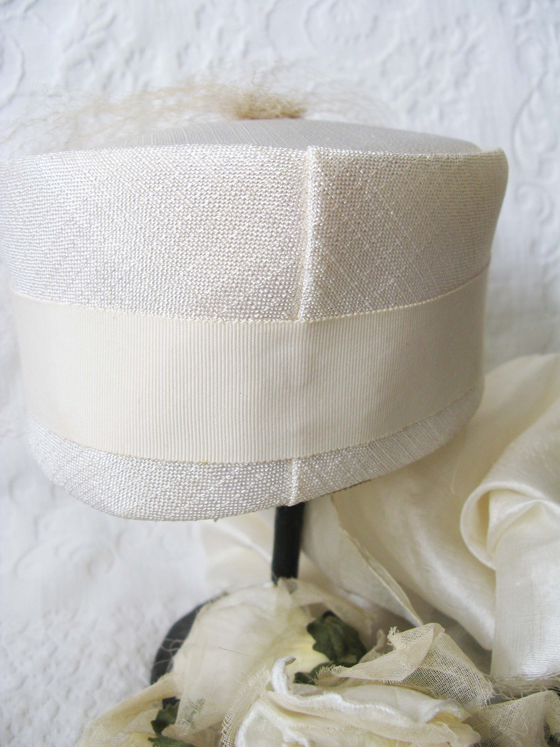 White Pillbox Hat Vintage Toque w/Bow Classic Cocktail Pillbox Bellhop Toque with Elegant Jackie O Style 1950s-60s Cosplay WhenRosesBloom