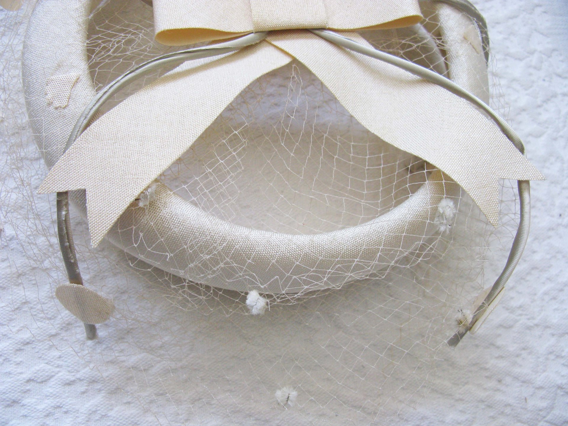 White Hat Vintage Fascinator Cocktail Tea Party Wedding Bridal Ring Circle Hat Net Birdcage Veil Mid Century WhenRosesBloom