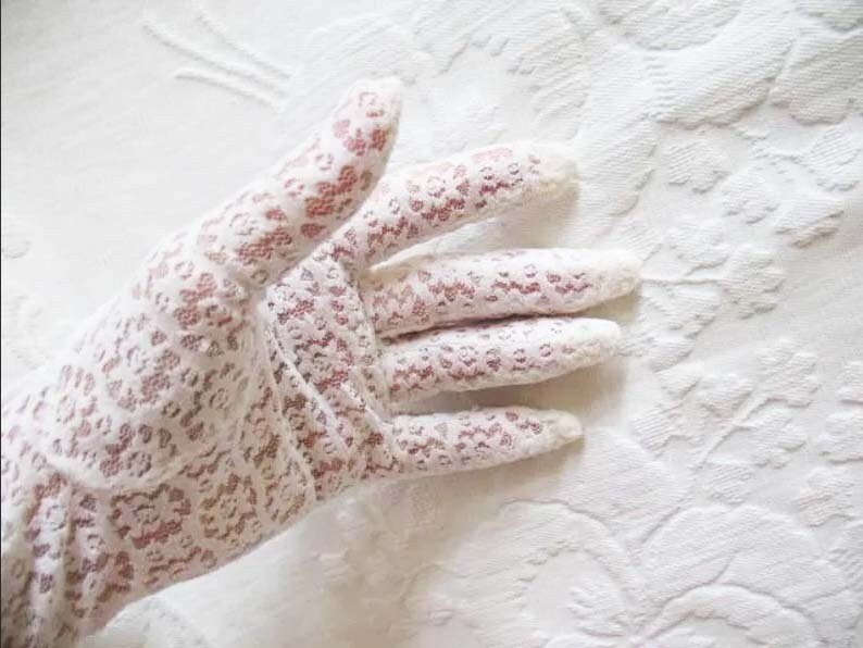 Vintage White Gloves Long Lace Opera Wedding Debutante Mid Century Bride Bridesmaid  Downton J Austen Titanic Free Ship US When Roses Bloom