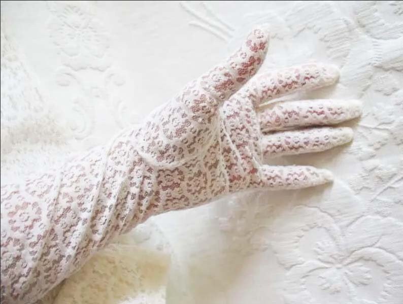 Vintage White Gloves Long Lace Opera Wedding Debutante Mid Century Bride Bridesmaid  Downton J Austen Titanic Free Ship US When Roses Bloom