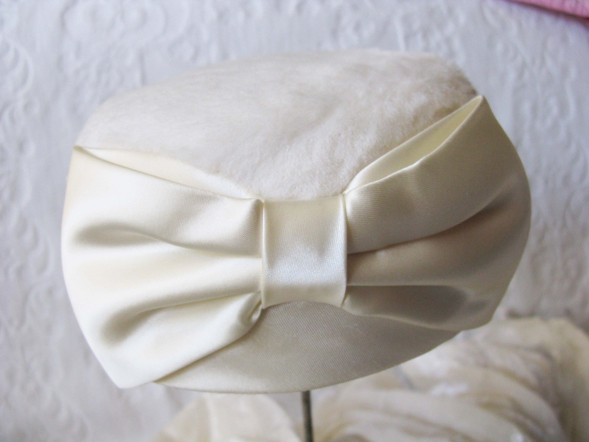 White Pillbox Fur Hat Vintage Toque w/Bow Classic Cocktail Pillbox Bellhop Toque Elegant Jackie O Style 1950s-50s Cosplay WhenRosesBloom
