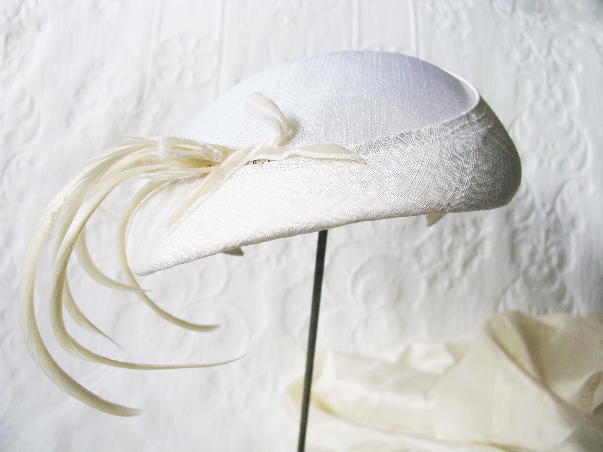 Vintage Hat White Fascinator Cocktail Tea Party Wedding Bridal Art Deco Gatsby Hat w/Feathers Mid Century WhenRosesBloom