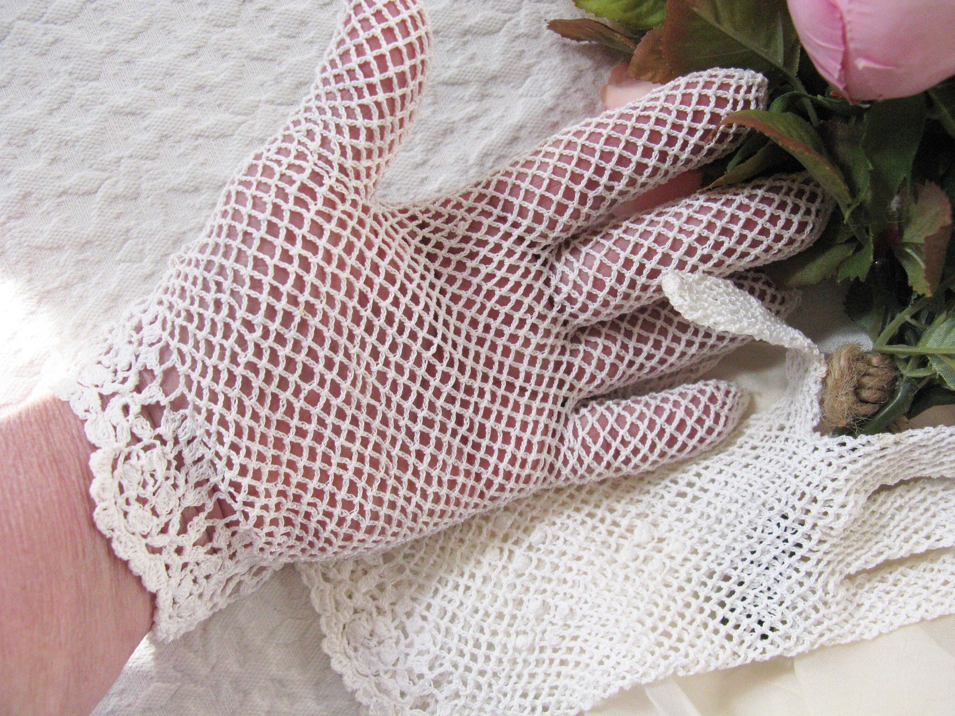 Vintage Gloves White Crochet Fishnet Elegant Tea Party Vintage Retro Wedding Bridesmaid 1st Communion Victoria Downton WhenRosesBloom