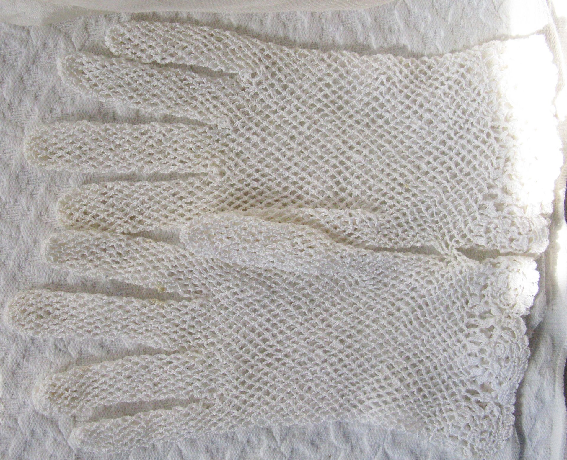 Vintage Gloves White Crochet Fishnet Elegant Tea Party Vintage Retro Wedding Bridesmaid 1st Communion Victoria Downton WhenRosesBloom
