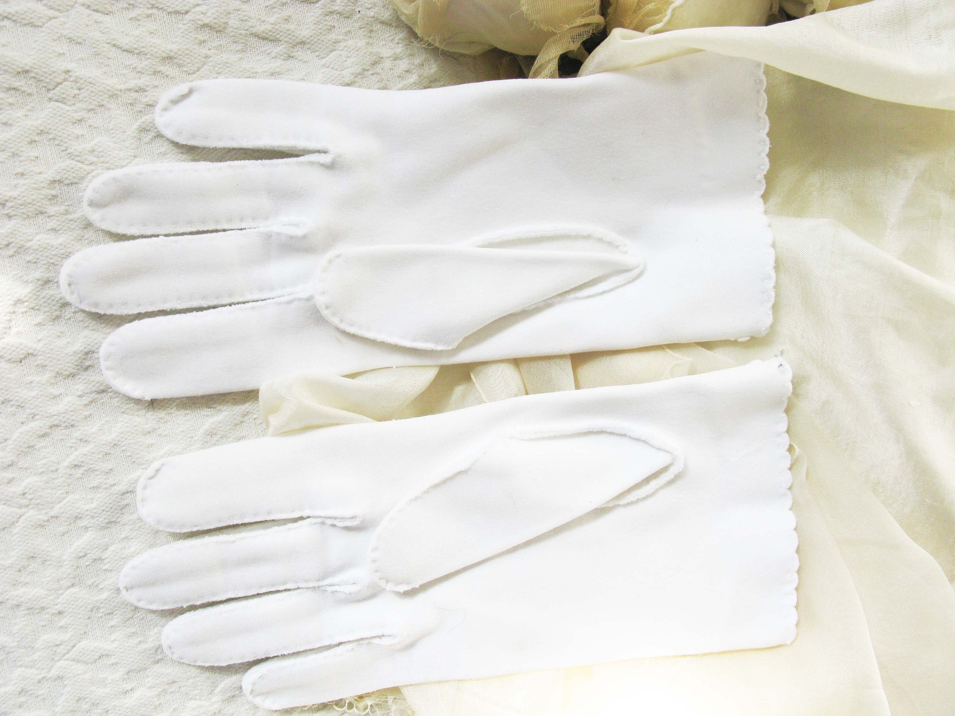 Vintage White Gloves Rose Embroidery Wedding Classic Retro Mid Century Bride Bridesmaid Downton Austen Cosplay Free Ship US When Roses Bloom