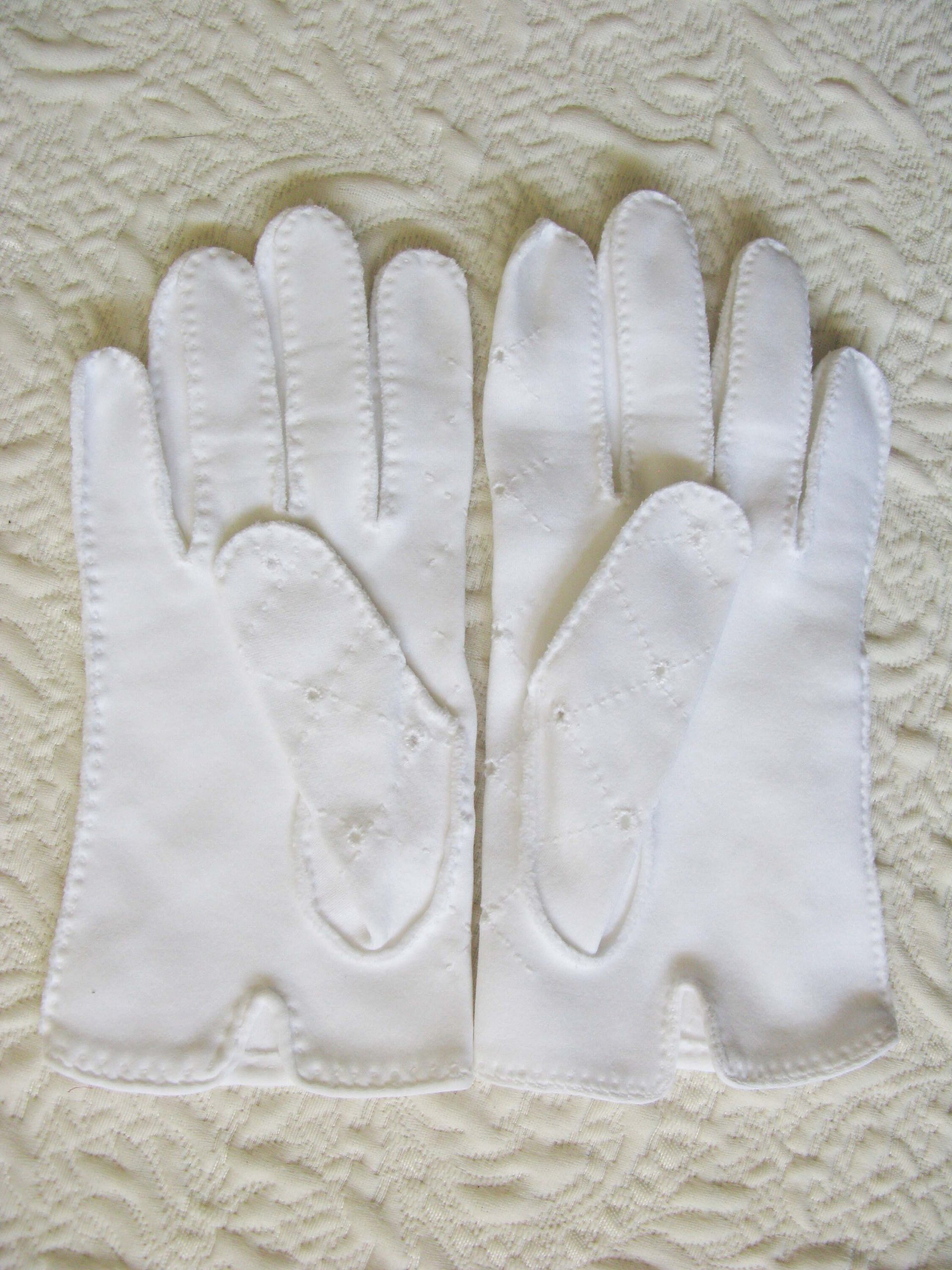 Gloves White Short Eyelet Retro Vintage Tea Party Elegant Wedding Cosplay Downton Miss Fisher Mid Century Style When Roses Bloom