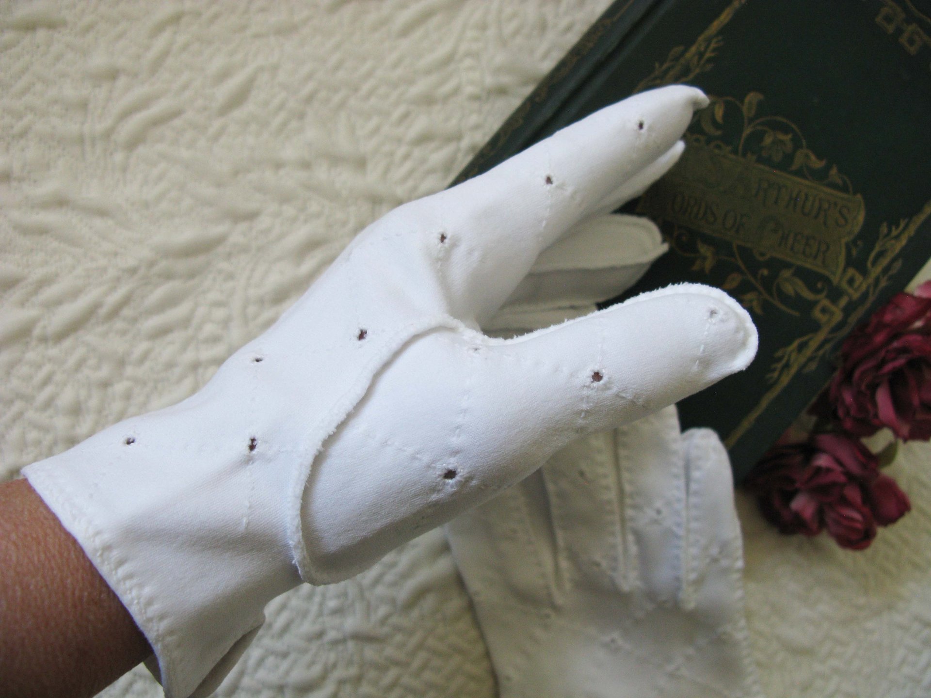 Gloves White Short Eyelet Retro Vintage Tea Party Elegant Wedding Cosplay Downton Miss Fisher Mid Century Style When Roses Bloom
