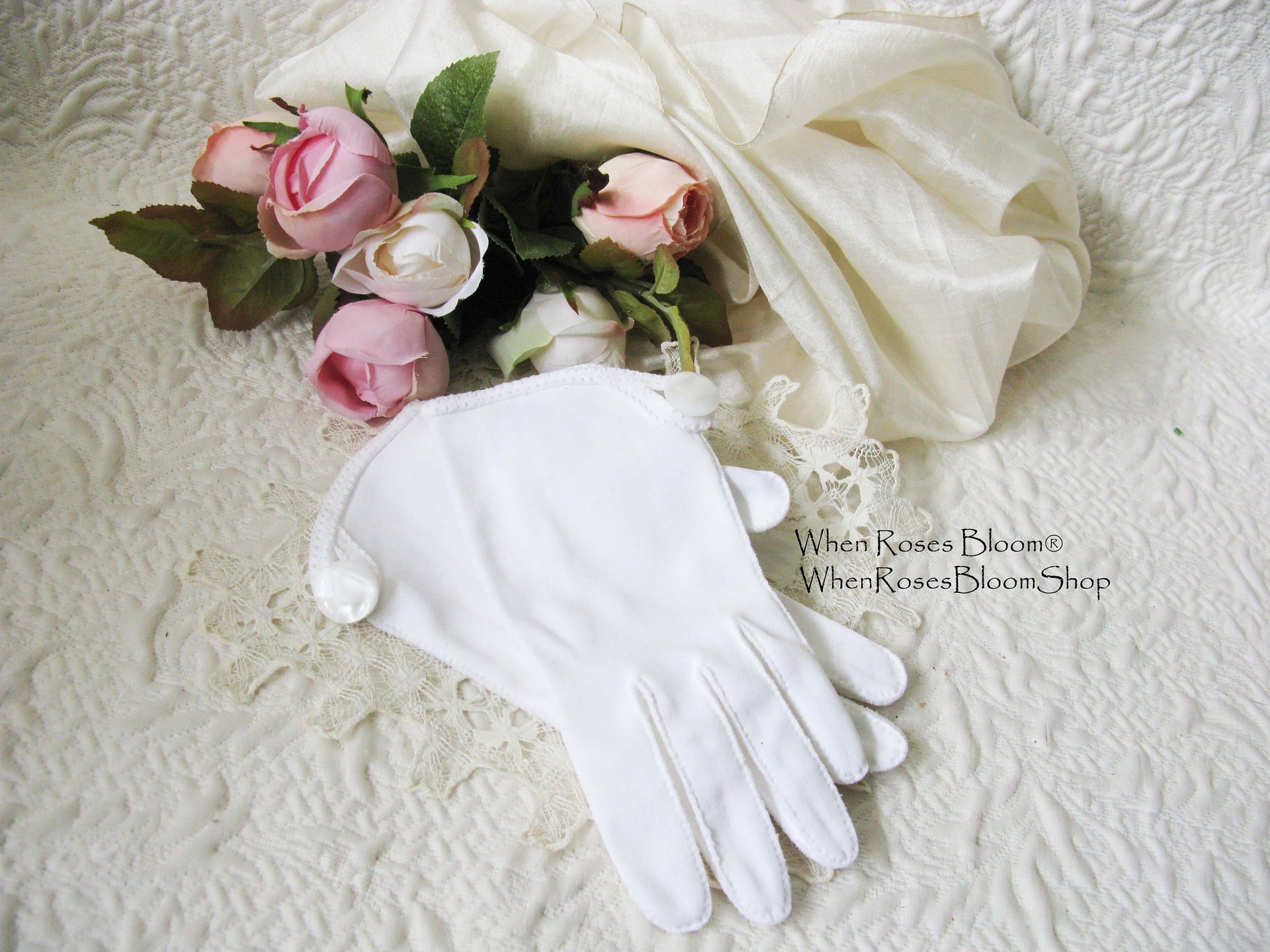 White Gloves Short with Pearl Button Retro Vintage Tea Party Elegant Wedding Cosplay Downton Miss Fisher Mid Century Style When Roses Bloom