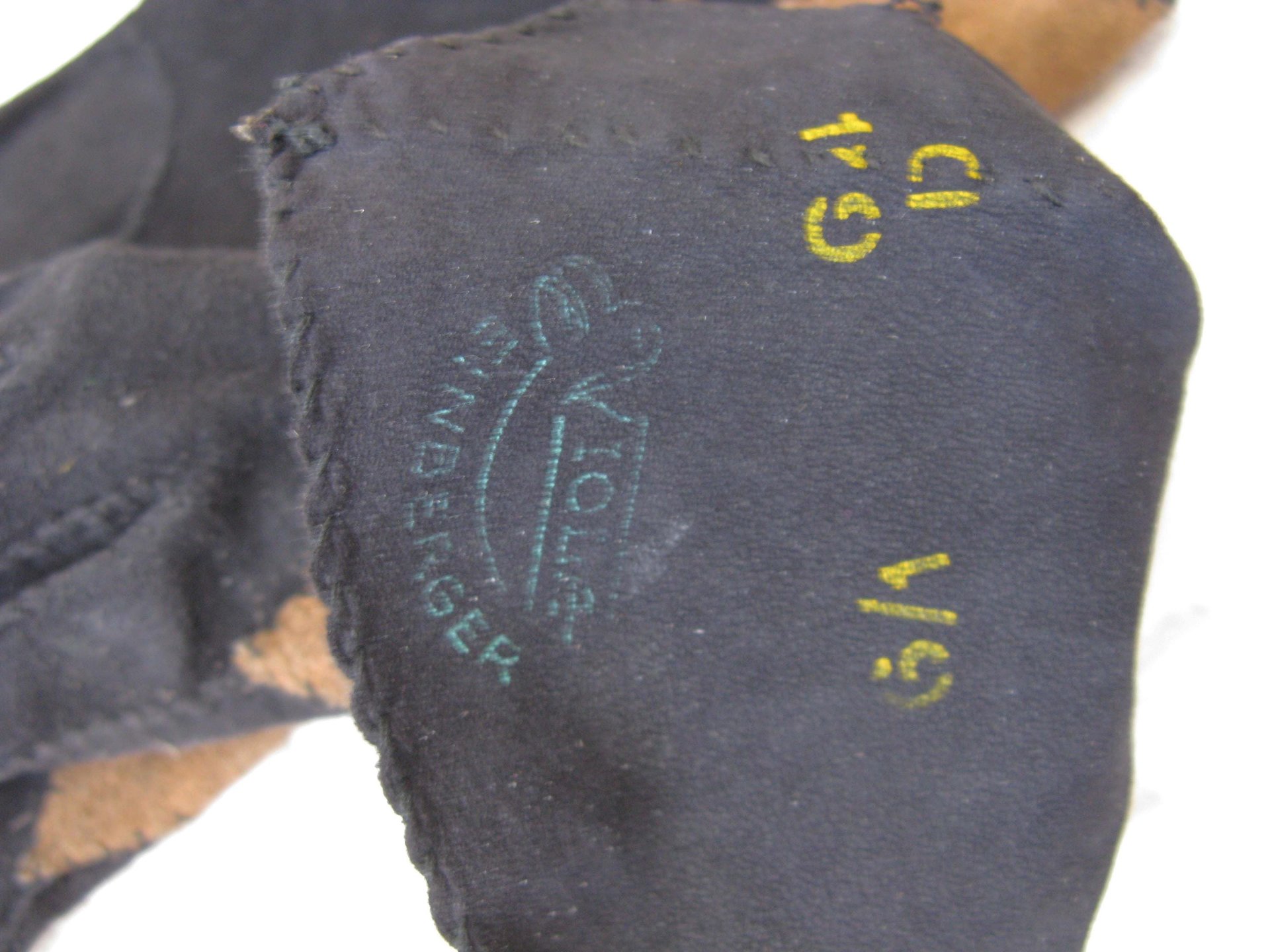 Vintage French Suede Leather Gloves, Arrow Applique - 1940s Viola Einberger