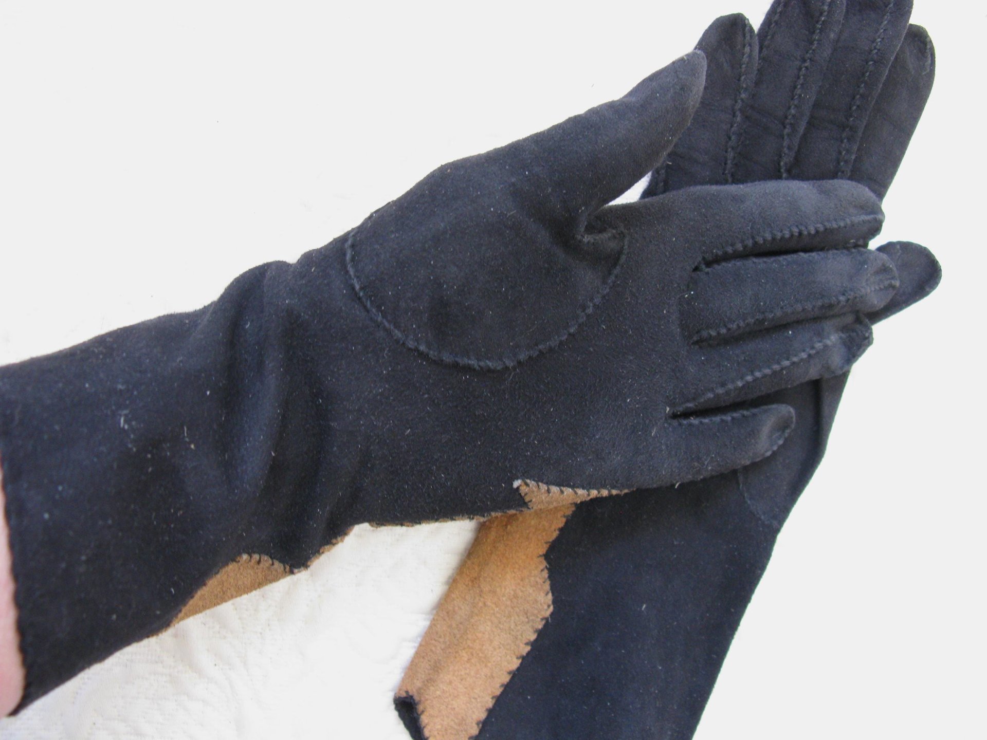 Vintage French Suede Leather Gloves, Arrow Applique - 1940s Viola Einberger