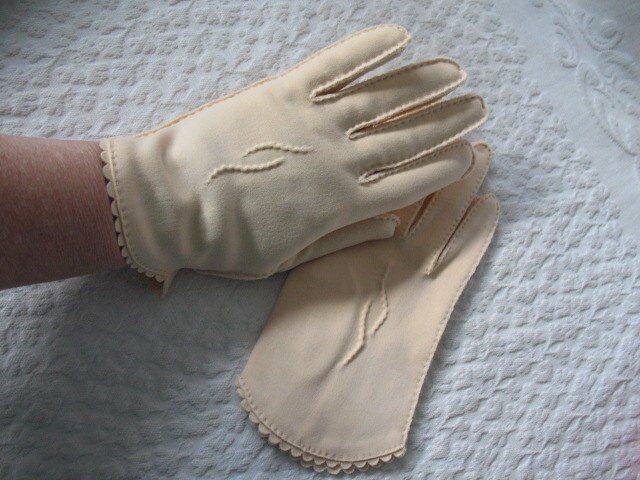 Vintage Gloves Beige Pink Flesh tone Retro Mid Century Tea Party Wedding Dance Bride Bridesmaid Petite Girl Free Ship US   WhenRosesBloom