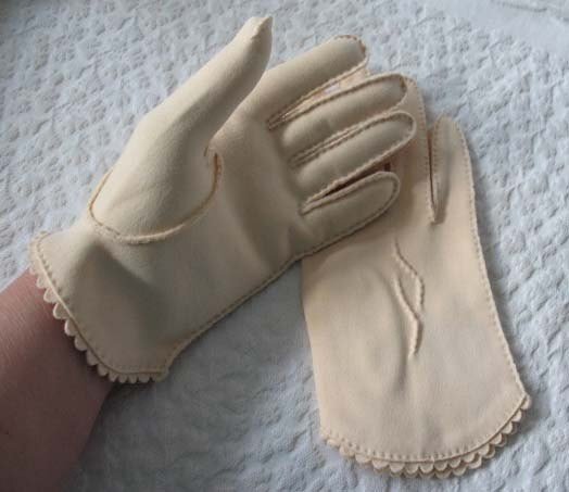 Vintage Gloves Beige Pink Flesh tone Retro Mid Century Tea Party Wedding Dance Bride Bridesmaid Petite Girl Free Ship US   WhenRosesBloom