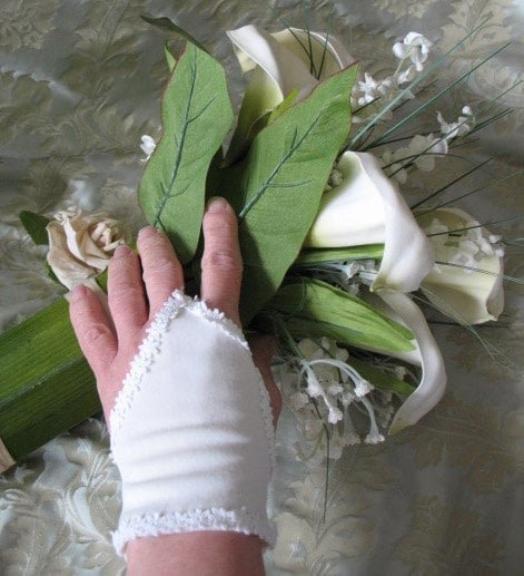 White Fingerless Gloves Wedding Bridal Glove Mitts Retro Boho Vintage Wedding Classic Style Victoria Austen Dickens Cosplay WhenRosesBloom