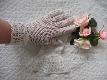 Vintage Gloves White Crochet Fishnet Elegant Tea Party Vintage Retro Wedding Bridesmaid 1st Communion Victoria Downton WhenRosesBloom