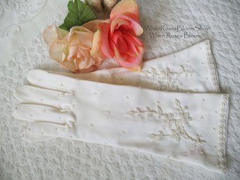 White Gloves Sz 7 8 Pearls Wedding Tea Dance Vintage NOS Matinee Evening Retro Mid Century Hollywood Glamour Free Ship US   WhenRosesBloom