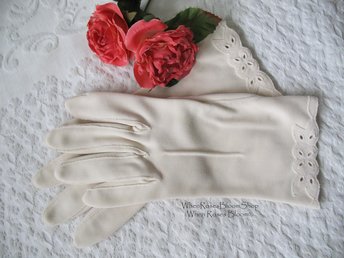 Beige Gloves Size 7 1/2 Vintage Retro Tea Party Wedding Dance Bride Bridesmaid Mid Century 50s 60s Cosplay Free Shipping  US WhenRosesBloom