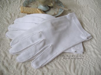 Vintage Gloves White Sz 6 1/2 Elegant Wedding 1st Communion Tea Party Bride Bridesmaid Retro Bridal Style Free Ship in US  WhenRosesBloom
