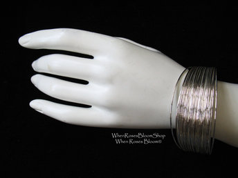 Silver Bracelet Wire Design Casual Vintage Retro 70s-80s Boho Gypsy Hipster Minimalist Modern yet Retro Jewelry Gift  WhenRosesBloom