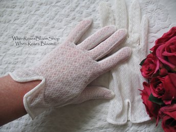 Vintage White Lace Gloves Tea Party Retro Wedding Bride Bridesmaid 1st Communion Vintage Cosplay Gloves Free Shipping US WhenRosesBloom
