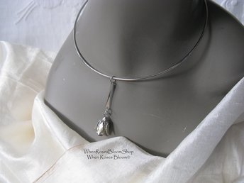 Vintage Silver Choker Pendant 70s Minimalist Style Modernist Floral Statement Necklace Boho Gypsy Retro Elegant Free Ship US WhenRosesBloom
