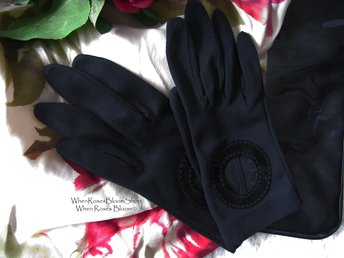 Vintage Black Gloves Sz 6 6.5 Driving Gloves Mid Century Retro 60's Audrey Hepburn Hollywood Glamour Steampunk  Free Ship US WhenRosesBloom