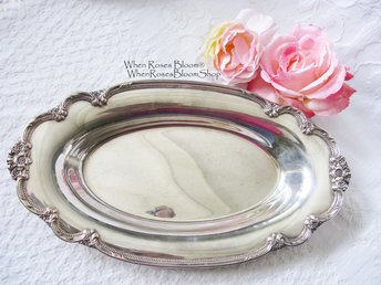 Silver Oval Tray Rogers Remembrance pattern 1948 Vintage Party Tea Time Tea Gift Wedding Anniversary Gift Entertainment WhenRosesBloom