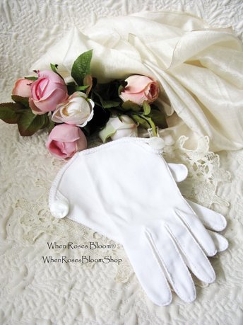 White Gloves Short with Pearl Button Retro Vintage Tea Party Elegant Wedding Cosplay Downton Miss Fisher Mid Century Style When Roses Bloom
